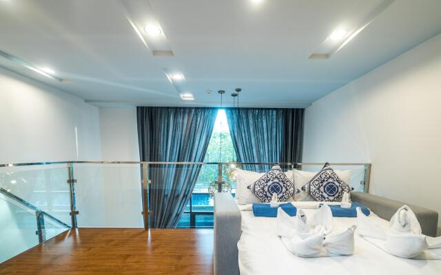 Pool access duplex in Surin condo for 4 people