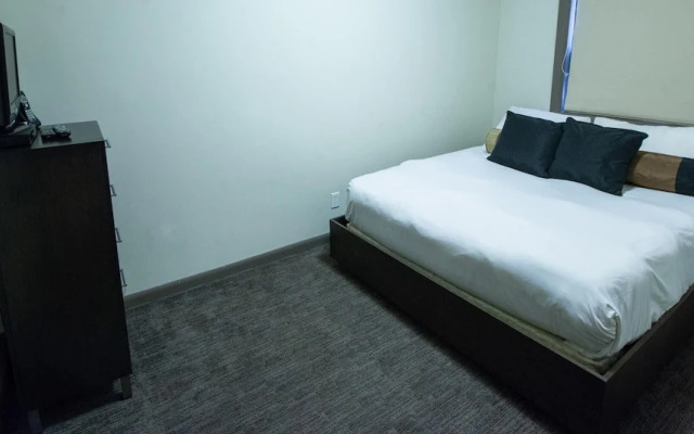 Pool Level 2 Bed, 1 Bath - Unit 371