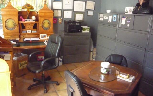 Woodland Hills Calabasas Guesthouses