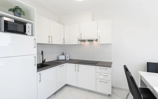 Meridian Pool Residences