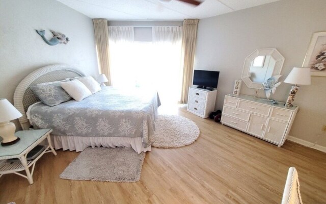 Island House F116 2 Bedroom Condo by RedAwning