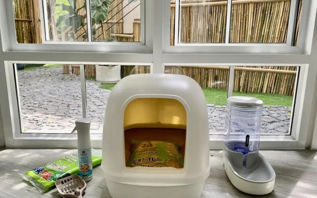 The Country Lake View Hotel