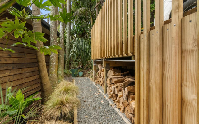 Perfectly Piha - Piha Holiday Home