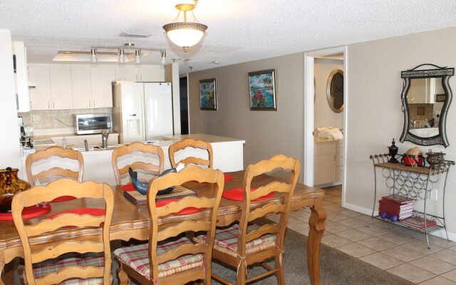 Las Brisas 105 Apartment