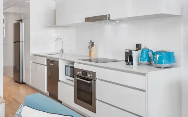 Spacious 2-bed Unit With Balcony Next to The Gabba