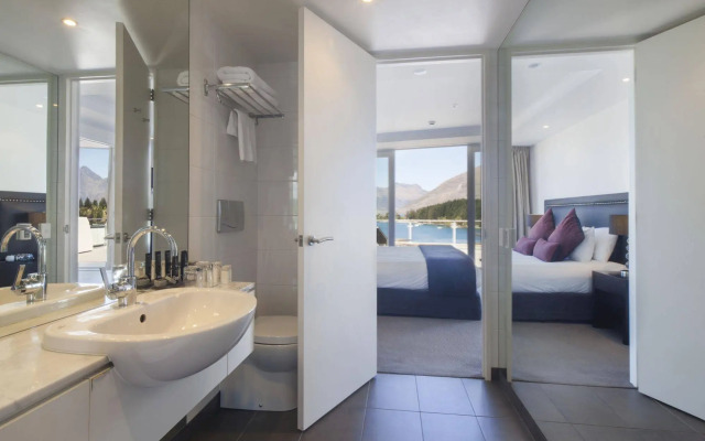Luxury Lake Suites