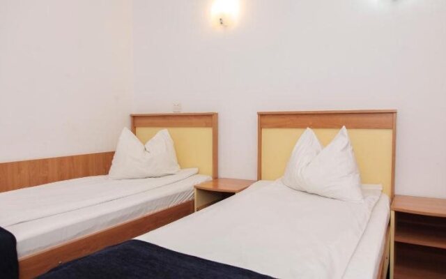 Plus Hotel