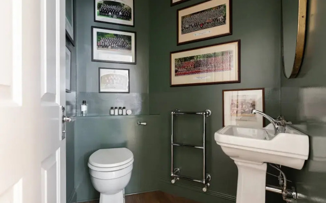 Granard Road by Onefinestay