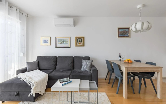 Apartment Diva, a nice condo with free parking