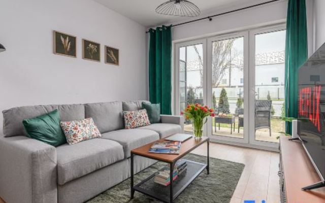 Lumina apartment with patio and parking