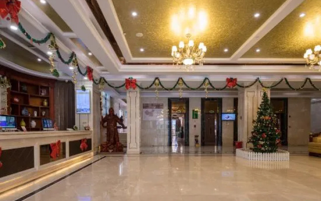 Vienna Hotel (Shenzhen South China City, Hehua Metro Station)