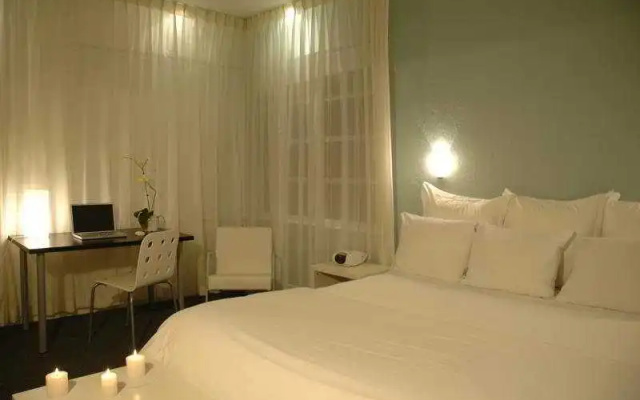 Carlton Hotel South Beach