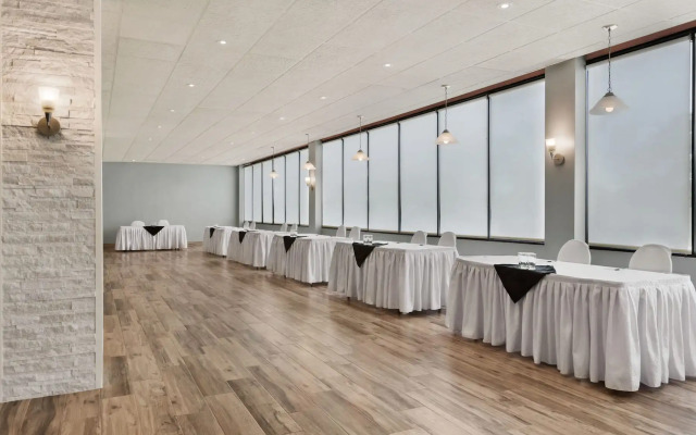 Ramada by Wyndham Belleville Harbourview Conference Centre