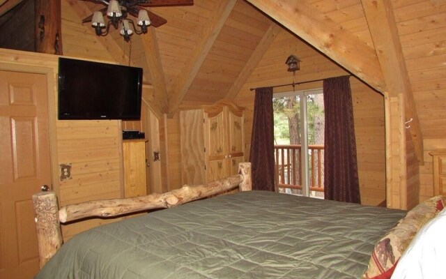 080 - Moonshadows Log Cabin