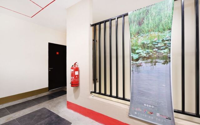 OYO 712 Hotel Corridor