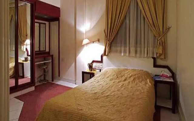 Pardisan Hotel