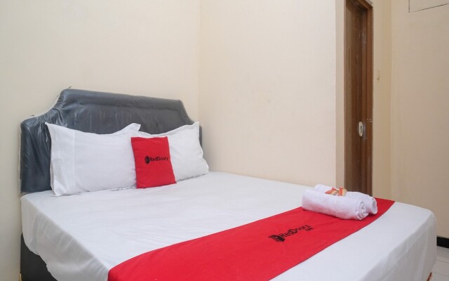 RedDoorz near Plaza Ambarrukmo Yogyakarta