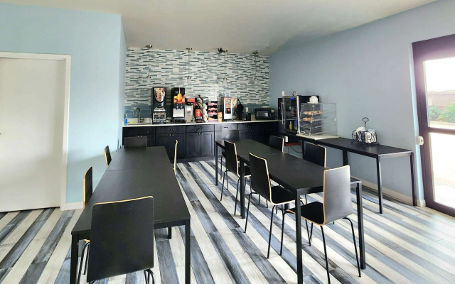 Days Inn by Wyndham Freeport
