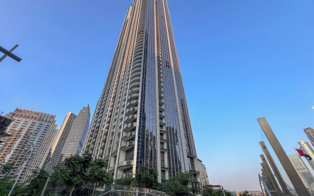 Skyline Serenity -Burj Khalifa View 3905