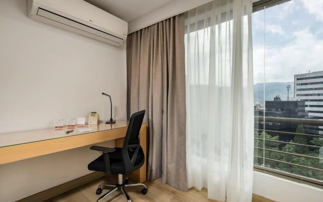 Leblón Suites Hotel