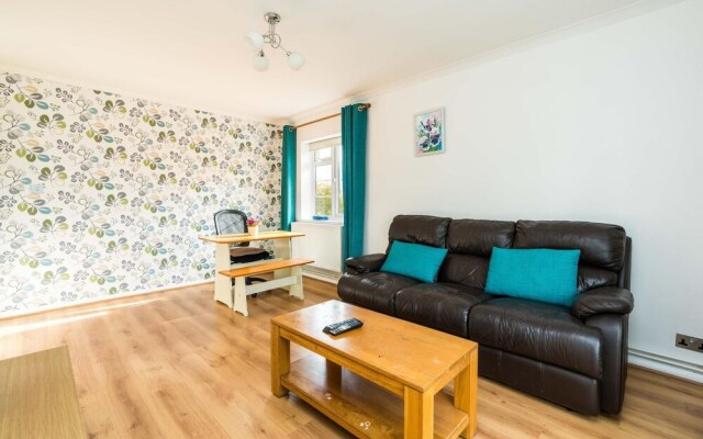 Bright and Comfortable 2 Bedroom Flat Oakwood