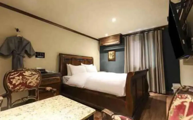 Kayla Hotel
