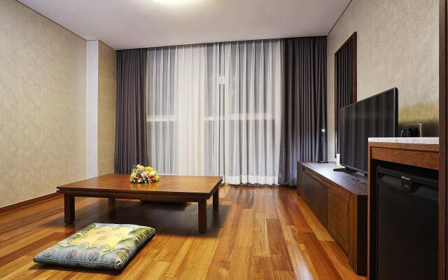 Square By Savills
