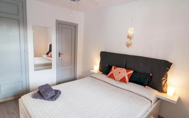 Near beaches renovated heated apartment with large patio