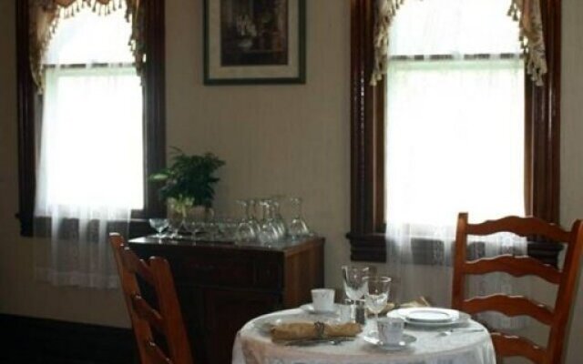 The Alexander Benjamin House Country Lodging