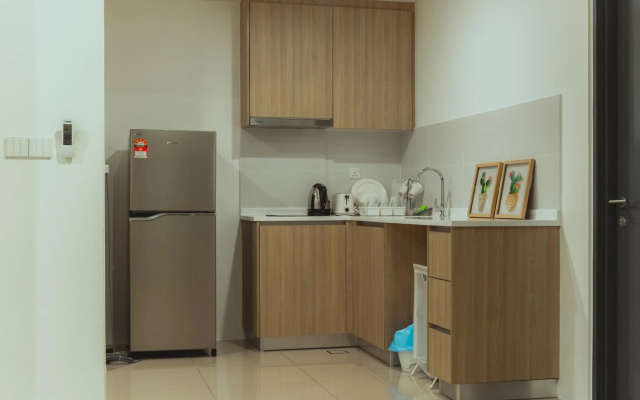 Muji Home 1 - Sea and City View 2BR at 218 Tropicana NEAR Komtar FoodHeaven Heritage with Netflix – Kitchen – George Town