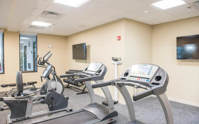 Hawthorn Suites by Wyndham Fargo