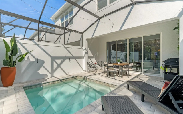 Upstay - Modern Family Townhouse w Private Pool