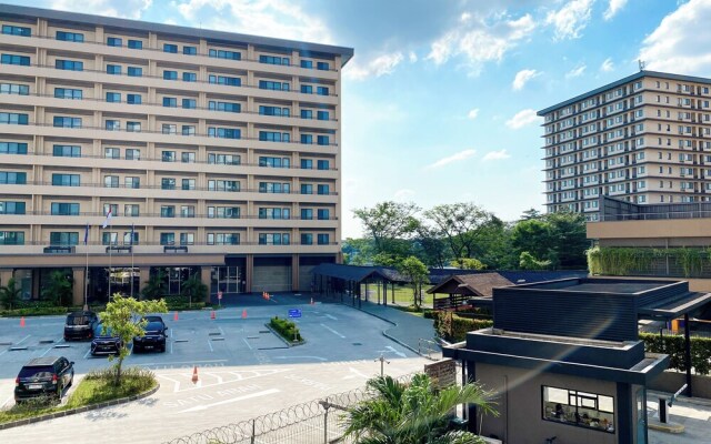Comfort 2Br At Crown Court Executive Condominium Apartment