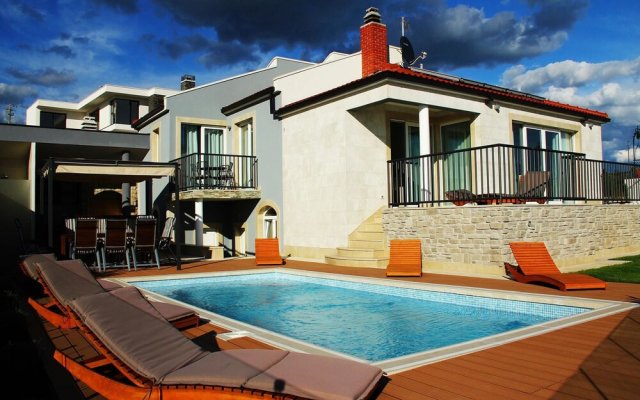 Villa With 4 Bedrooms in Primošten, With Wonderful sea View, Private P