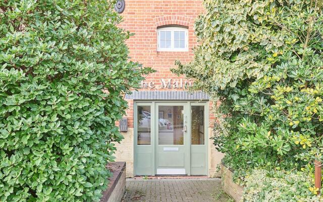 Host Stay Roper Road