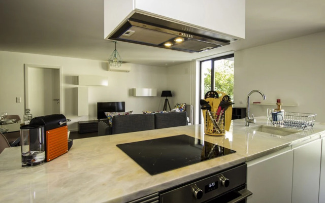 Guest H4U Bonjardim Pop Art City Center