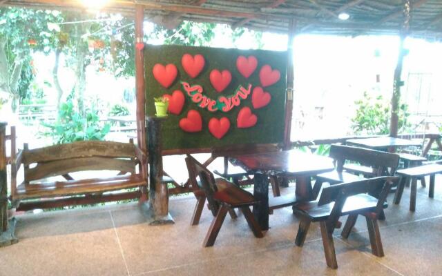 Varee Valley Resort and Restaurant