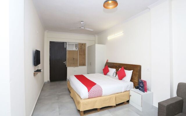 Oyo 28670 Hotel Dev Palace
