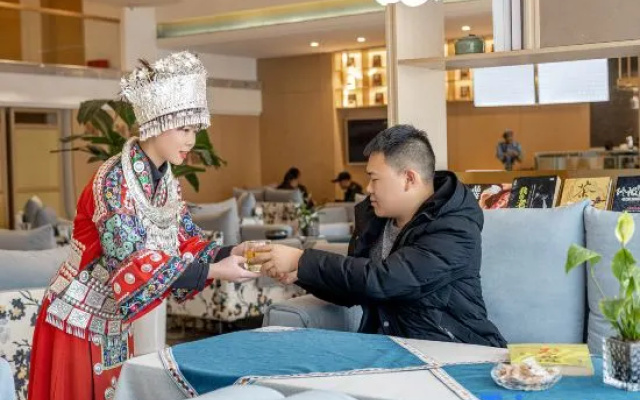Yinghao Smart Hotel (Guiyang Huaxi Automobile Trade City) – People – Guiyang
