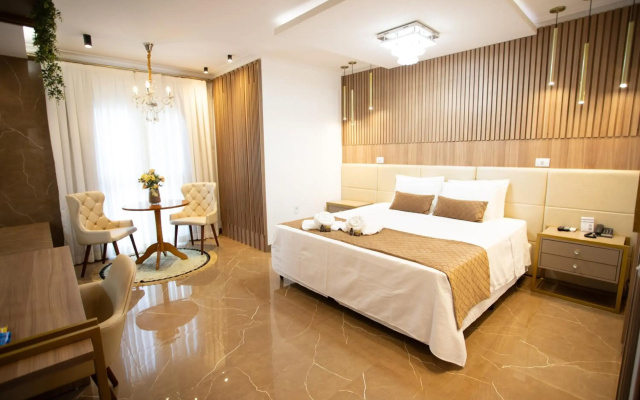Ellus Hotel