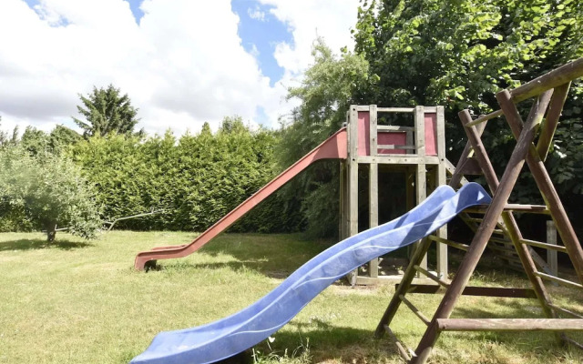 Flat in Garz With Sunbathing Lawn