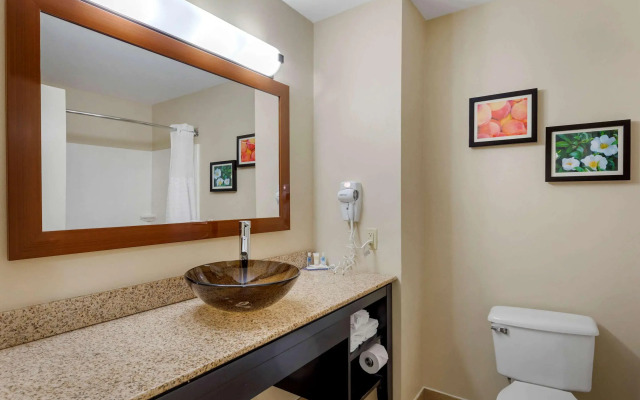 Comfort Inn & Suites