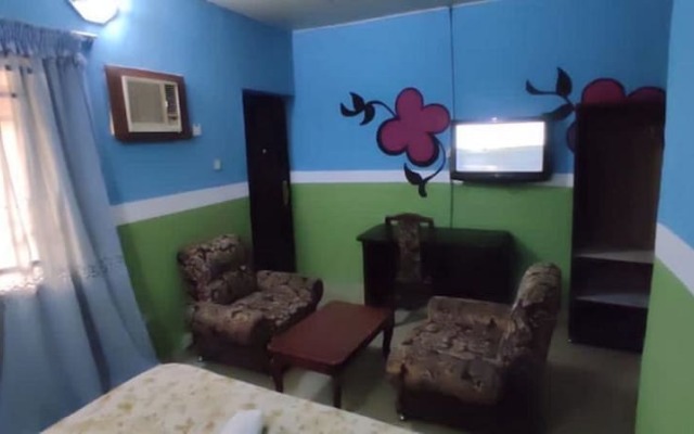 Townhall Hotel & Suites