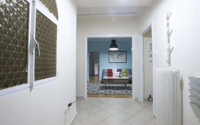 Ambelokipi. Spacious Sunny Apartment
