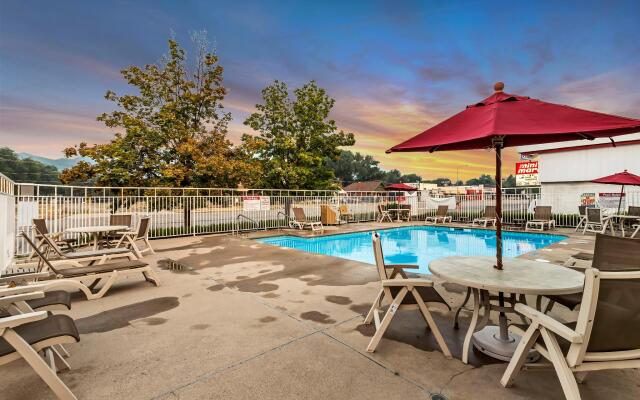 Motel 6 Ogden, UT- Downtown