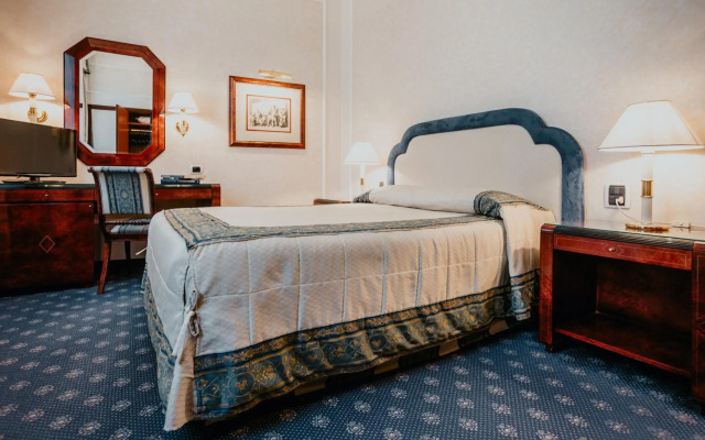 Remi Hotel