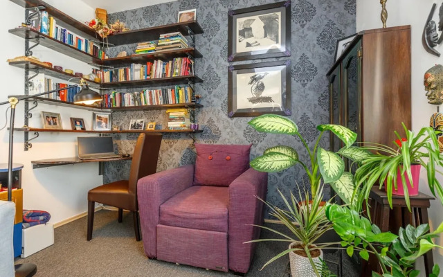 Cozy Home With Private Garden