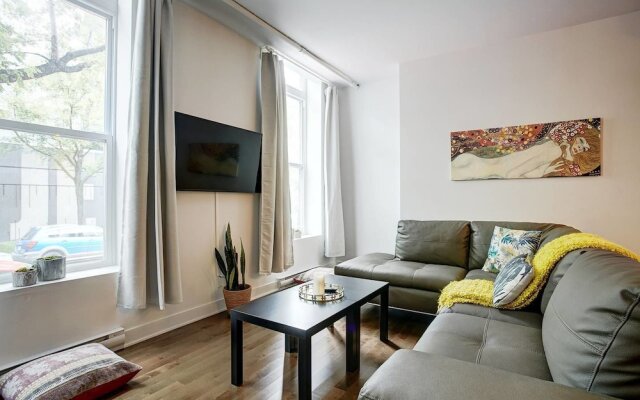 Spacious Industrial Loft in Le Plateau