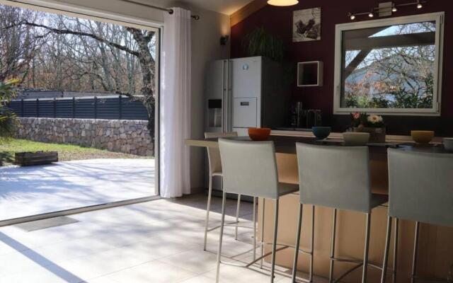 Les Oliviers gîte grand confort au calme