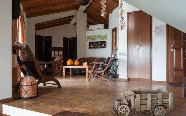 Poikilma Alonissos Villas